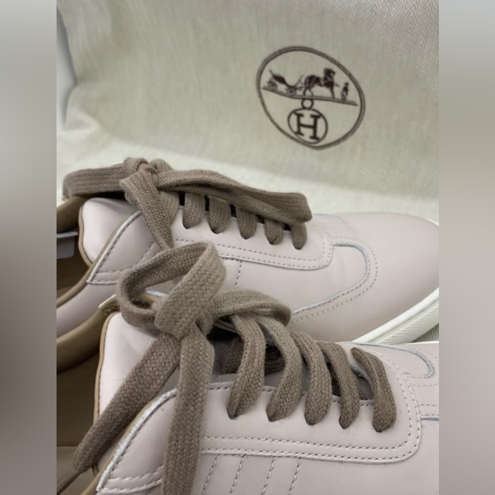 Hermes light grey sneakers with horse
